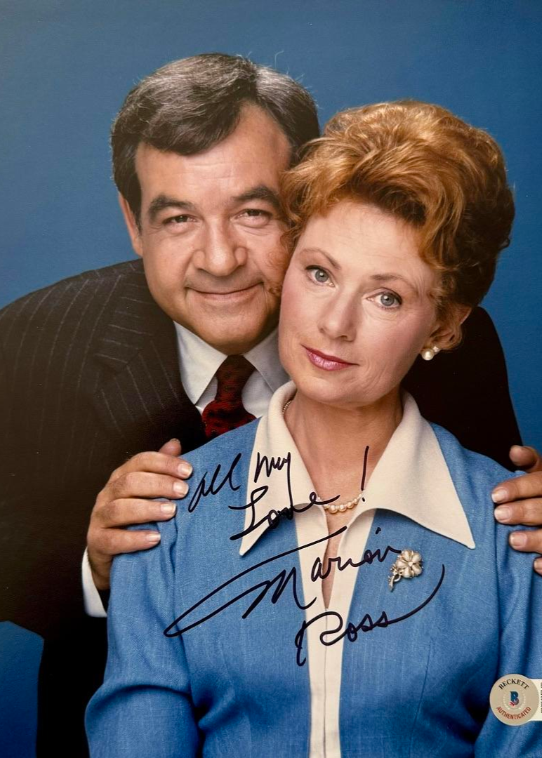 Marion Ross Signed 8x10 Photo (Happy Days) - JSA COA